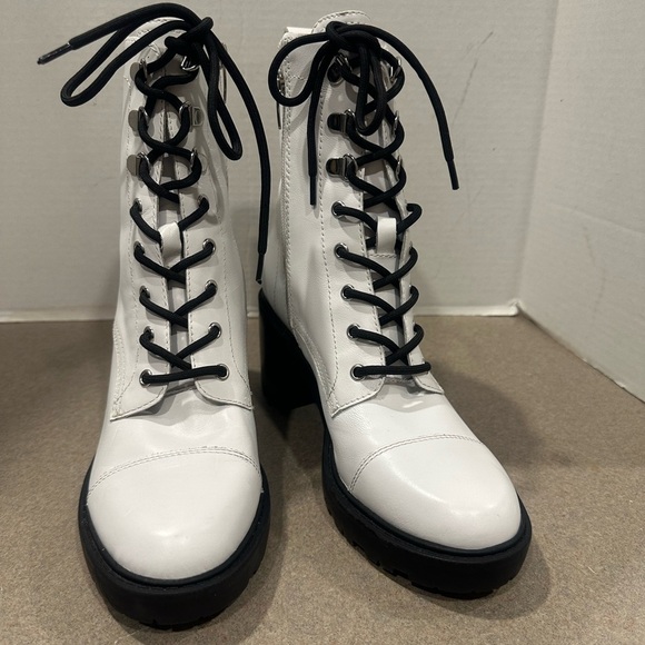 Marc Fisher Lanie White Leather Lace Up Side Zipper Chunky Lug Heel Boots 7.5 M - Picture 3 of 11